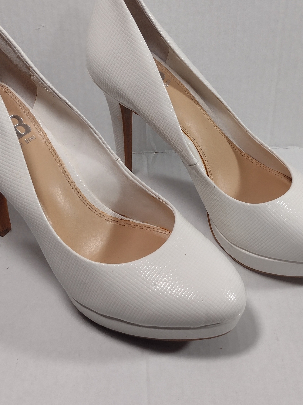 Gianni Bini White Textured Platform High Heels Sz 7M